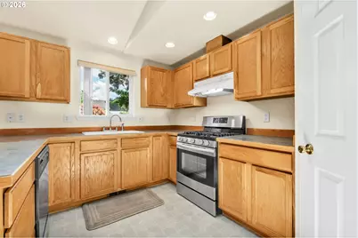 245 S 2nd St, Creswell, OR 97426 - Photo 11