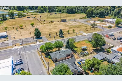 821 Bridge St, Vernonia, OR 97064 - Photo 11