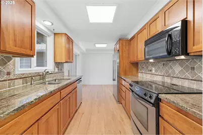 13525 SW Fircrest Ct, Beaverton, OR 97008 - Photo 9