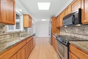 13525 SW Fircrest Ct, Beaverton, OR 97008 - Photo 9