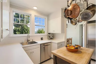 2939 NW Cornell Rd, Portland, OR 97210 - Photo 13