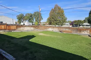 880 W Quince Ave, Hermiston, OR 97838 - Photo 11