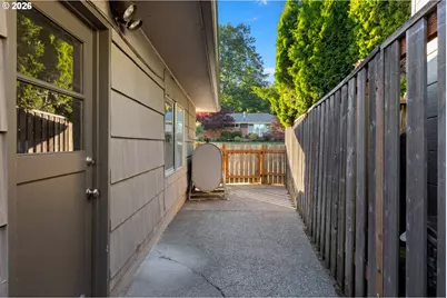 6472 SW 46th Pl, Portland, OR 97221 - Photo 9