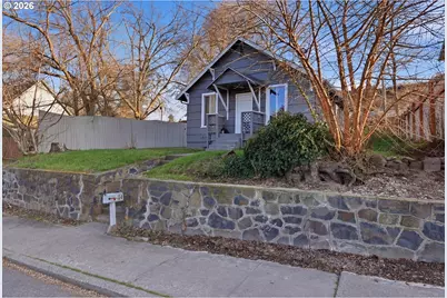 804 E 13th St, The Dalles, OR 97058 - Photo 3