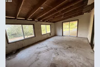 93924 Kirkendall Ln, North Bend, OR 97459 - Photo 33