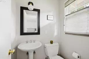 10465 SW Hawthorne Ln, Portland, OR 97225 - Photo 13