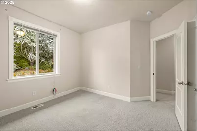 15325 SE Knapp, Portland, OR 97236 - Photo 9