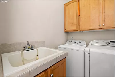 15325 SE Knapp, Portland, OR 97236 - Photo 17