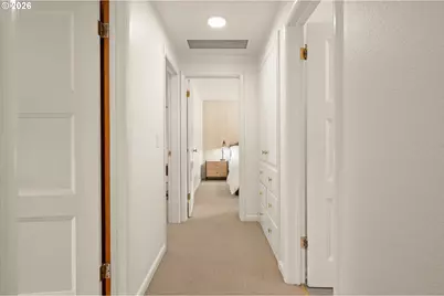 1090 E 28th Ave, Eugene, OR 97405 - Photo 11