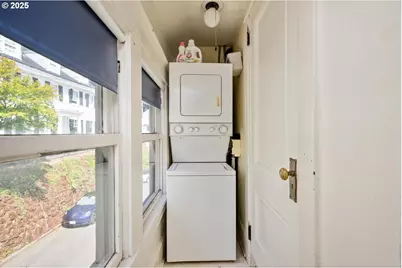 2324 SW Cactus Dr, Portland, OR 97205 - Photo 33