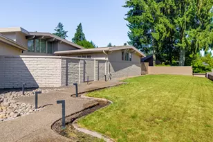 2035 NW St Andrews Dr, McMinnville, OR 97128 - Photo 3