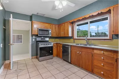 5918 SE 84th Ave, Portland, OR 97266 - Photo 9