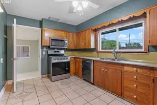 5918 SE 84th Ave, Portland, OR 97266 - Photo 9
