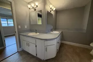 11530 SW Tigard Dr, Portland, OR 97223 - Photo 11