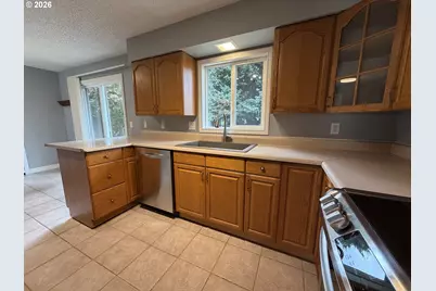 11530 SW Tigard Dr, Portland, OR 97223 - Photo 7