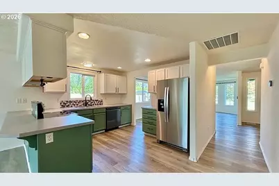 19504 SW Stacey St, Beaverton, OR 97003 - Photo 7