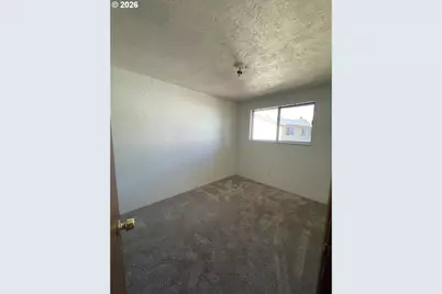908 N Cloverleaf Loop, Springfield, OR 97477 - Photo 15