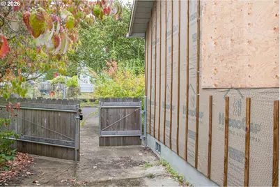 10422 SE Ellis St, Portland, OR 97266 - Photo 11