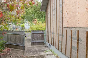 10422 SE Ellis St, Portland, OR 97266 - Photo 11