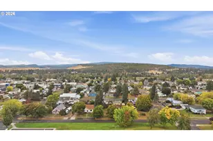 218 E Collins St, Goldendale, WA 98620 - Photo 35
