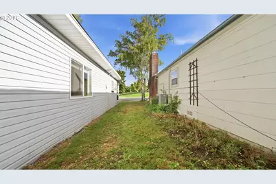 218 E Collins St, Goldendale, WA 98620 - Photo 25