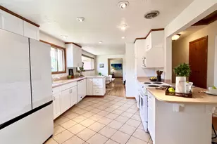 10919 SE Mill Ct, Portland, OR 97216 - Photo 13