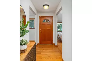 10919 SE Mill Ct, Portland, OR 97216 - Photo 5