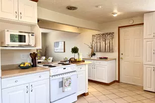 10919 SE Mill Ct, Portland, OR 97216 - Photo 11