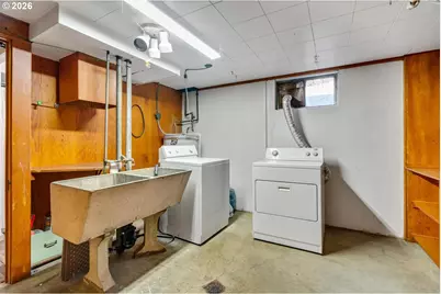 10919 SE Mill Ct, Portland, OR 97216 - Photo 31