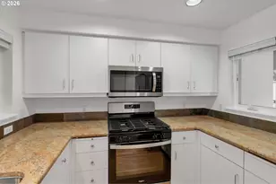 1128 NE Schuyler St, Portland, OR 97212 - Photo 15