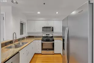 1128 NE Schuyler St, Portland, OR 97212 - Photo 11