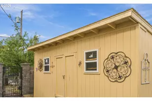147 NE Yamhill St, Sheridan, OR 97378 - Photo 29