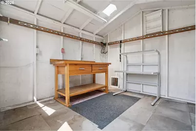 5617 NE Farmcrest St, Hillsboro, OR 97124 - Photo 37