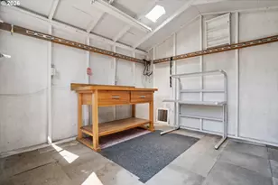 5617 NE Farmcrest St, Hillsboro, OR 97124 - Photo 37