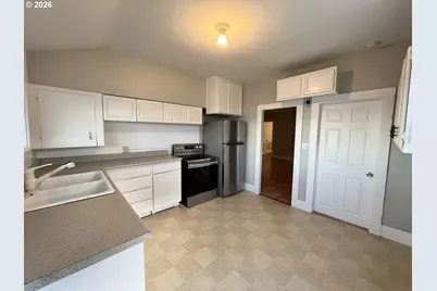 156 Bond St, Astoria, OR 97103 - Photo 13