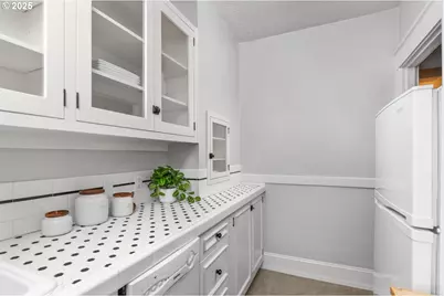 1631 NW Everett St #403, Portland, OR 97209 - Photo 15