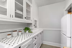 1631 NW Everett St, Portland, OR 97209 - Photo 15