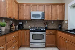 1125 NW Spring St, Newport, OR 97365 - Photo 13