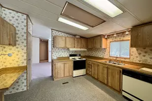 1145 SW Cypress St, McMinnville, OR 97128 - Photo 9