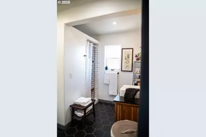 62725 Eagle Rd, Bend, OR 97701 - Photo 9