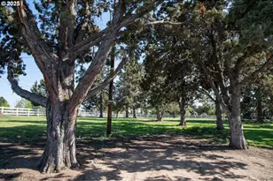 62725 Eagle Rd, Bend, OR 97701 - Photo 39