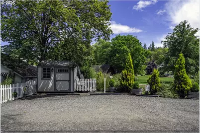 215 S 4th St, Jacksonville, OR 97530 - Photo 41