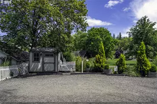 215 S 4th St, Jacksonville, OR 97530 - Photo 41