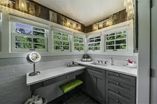 215 S 4th St, Jacksonville, OR 97530 - Photo 21