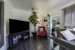 215 S 4th St, Jacksonville, OR 97530 - Photo 17