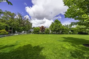 215 S 4th St, Jacksonville, OR 97530 - Photo 11