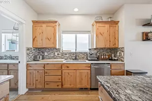 389 NE Blackbear St, Prineville, OR 97754 - Photo 11