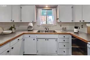 120 W Wilson, Carlton, OR 97111 - Photo 3