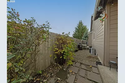 1020 E 4th St, Yamhill, OR 97148 - Photo 45