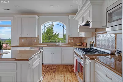 8512 SE Constance Dr, Happy Valley, OR 97086 - Photo 11